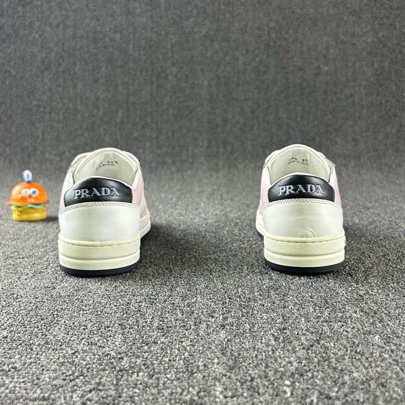 Prada普拉達粉色板鞋 尺碼：35.5 詳情：整體成色不錯 下地個位數  粉色時尚減齡 徽標-4