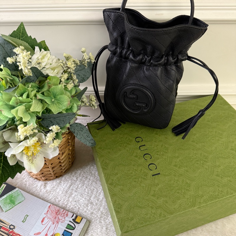 Blondie 縫線皮革束口迷你水桶包(黑色)-0