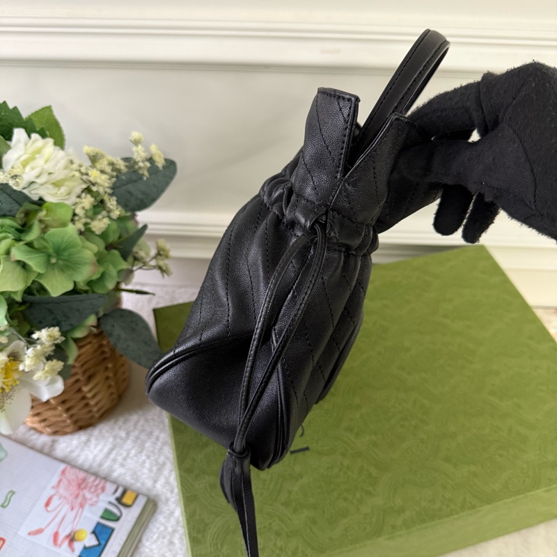 Blondie 縫線皮革束口迷你水桶包(黑色)-2