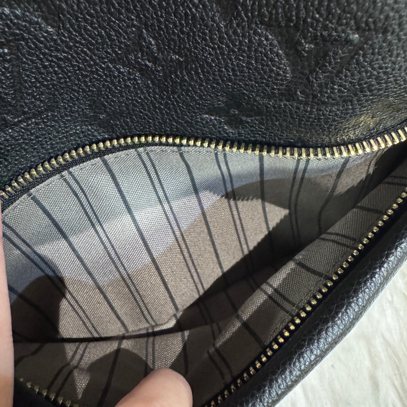 LV Sorbonne 黑壓紋牛皮後背包-10