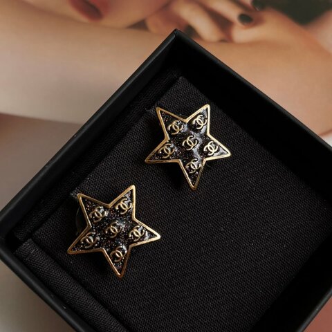 ::CHANEL:: 24C 星空黑紫系閃亮星星穿式耳環 ABC698