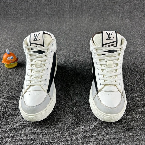 Louis Vuitton路易威登白色錯位板鞋 尺碼：38