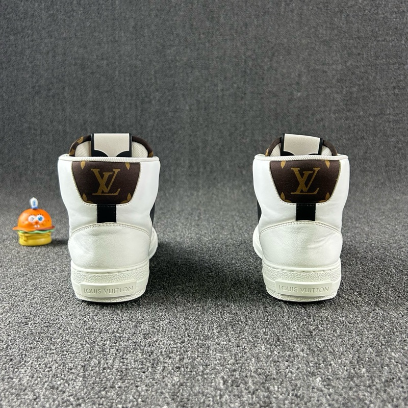 Louis Vuitton路易威登白色錯位板鞋 尺碼：38-4
