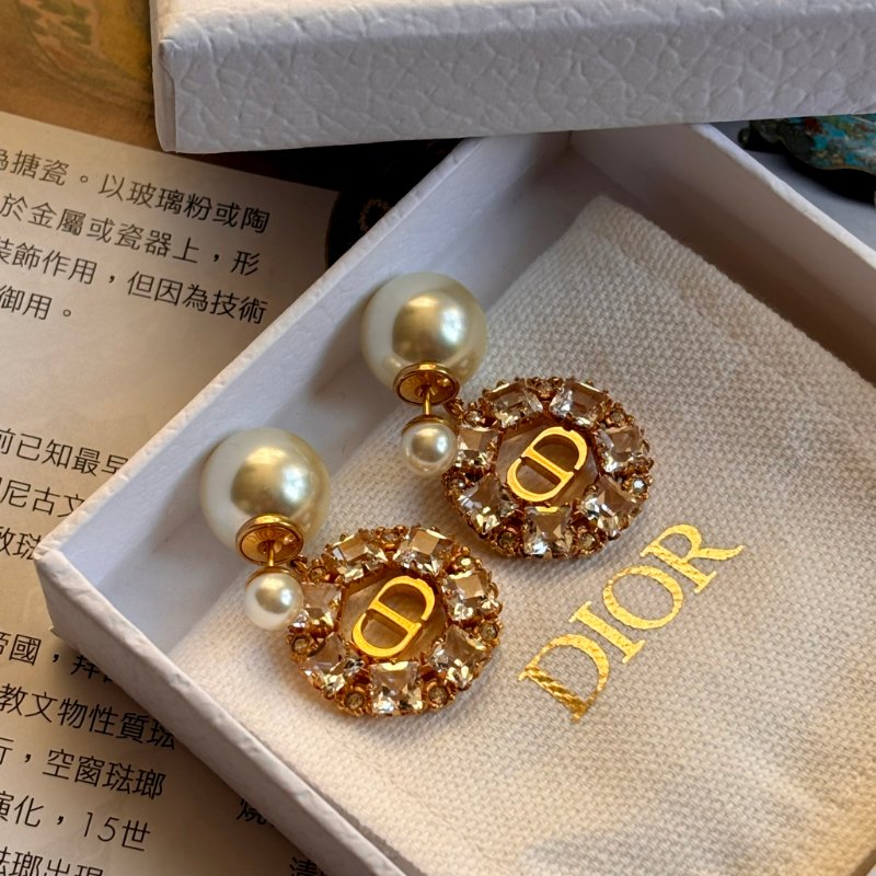 ::Dior:: Tribales CD字樣 金色飾面金屬、白色珍珠水晶墜式耳環-3