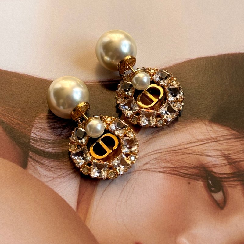 ::Dior:: Tribales CD字樣 金色飾面金屬、白色珍珠水晶墜式耳環-5