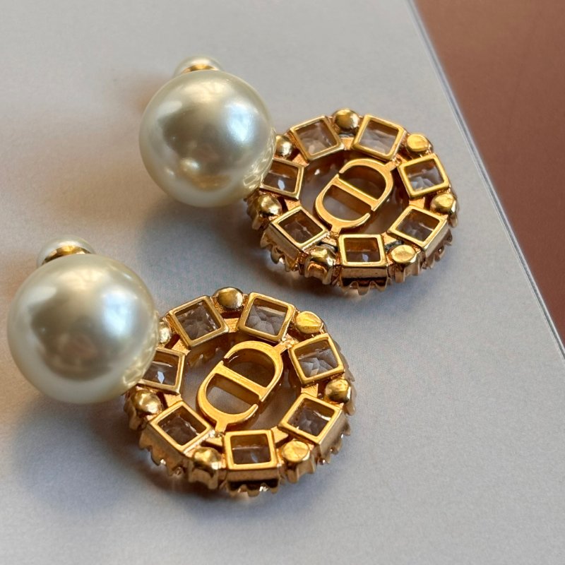 ::Dior:: Tribales CD字樣 金色飾面金屬、白色珍珠水晶墜式耳環-6