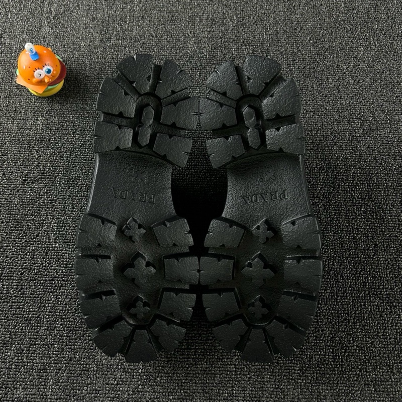 99新 未使用過 Prada普拉达黑色厚底鞋 尺码：36 黑色简约时尚 牛皮舒适有质感 厚底增高显著-5