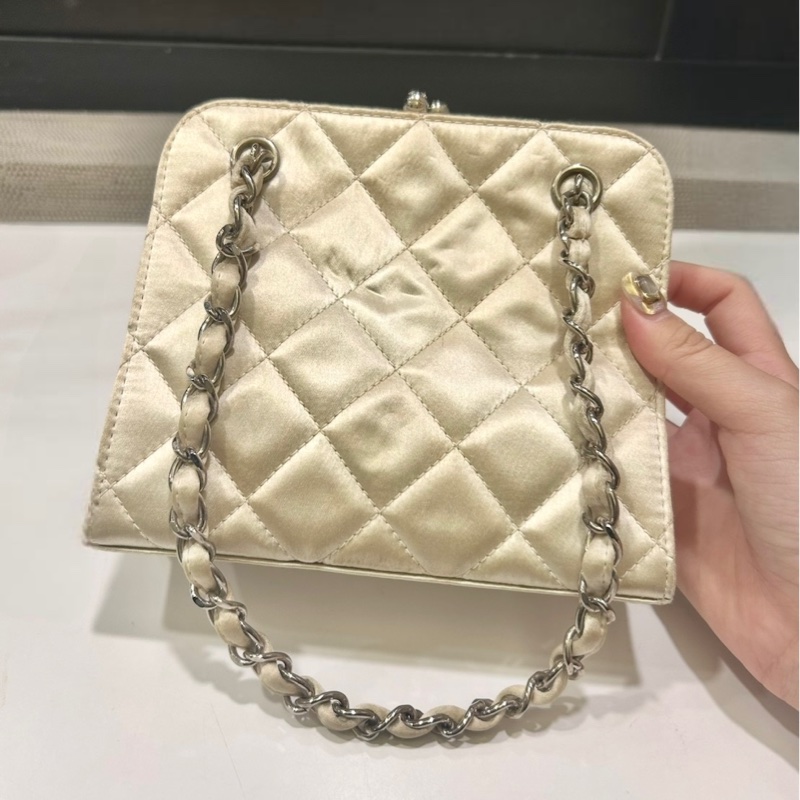 Chanel 香奈兒中古 羊皮晚宴包 白金色 銀鏈-1