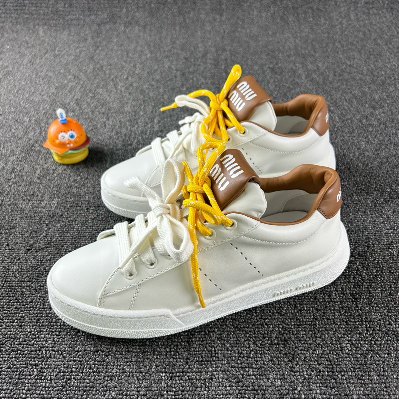 99新 miumiu繆繆白色板鞋 尺碼:37  25年新款 雙色鞋帶設計 經典時尚 百搭-1