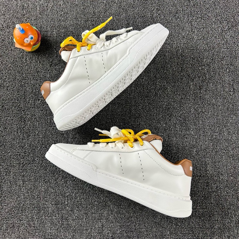 99新 miumiu繆繆白色板鞋 尺碼:37  25年新款 雙色鞋帶設計 經典時尚 百搭-2