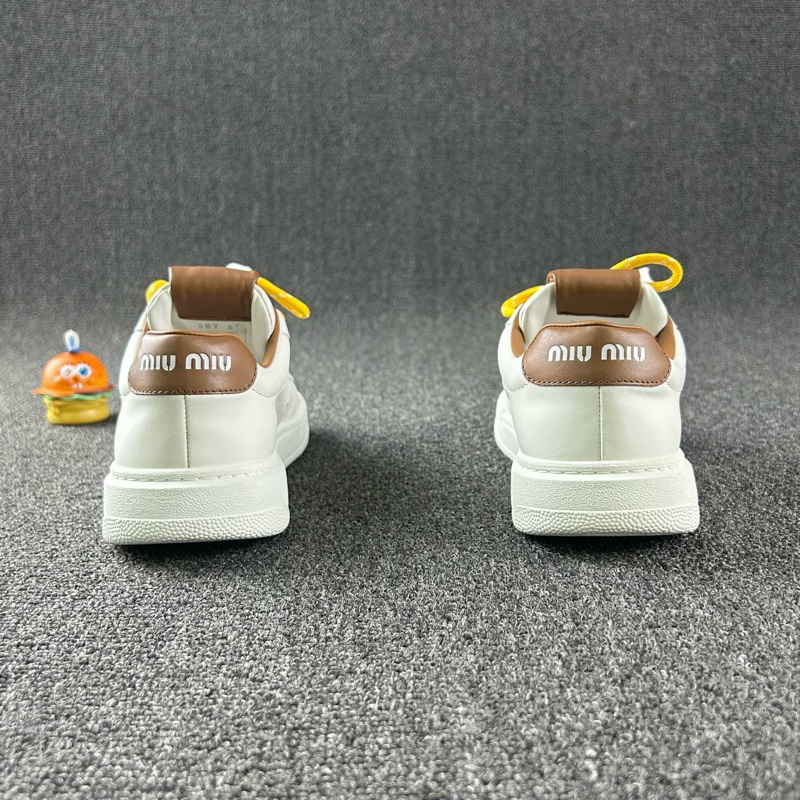 99新 miumiu繆繆白色板鞋 尺碼:37  25年新款 雙色鞋帶設計 經典時尚 百搭-4