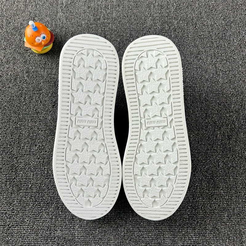 99新 miumiu繆繆白色板鞋 尺碼:37  25年新款 雙色鞋帶設計 經典時尚 百搭-7