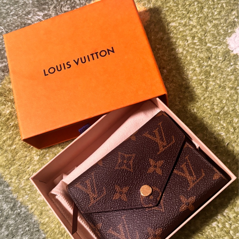 （全新）Louis Vuitton 經典老花棕色三折短夾-0