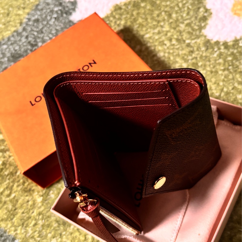 （全新）Louis Vuitton 經典老花棕色三折短夾-13