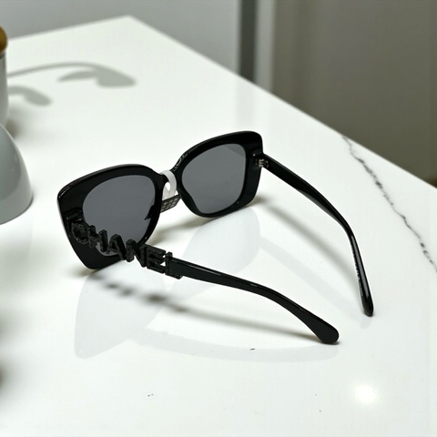 莉亞精品♡Chanel 黑字墨鏡  字母墨鏡 二手