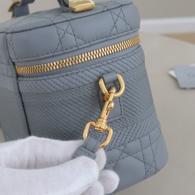 DIOR 小號 霧霾藍DIORTRAVEL VANITY 手袋-9