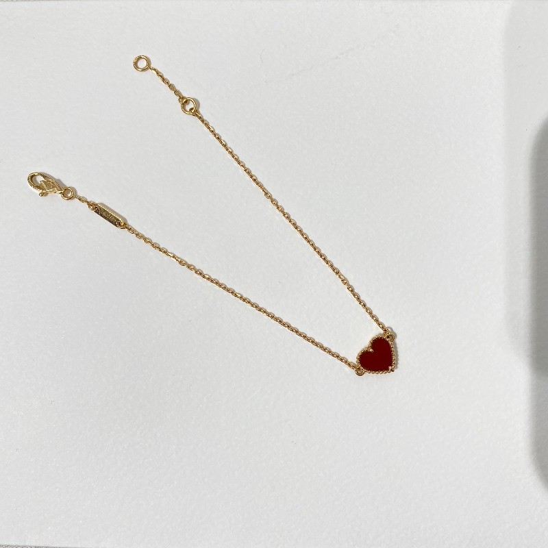 VCA 紅玉髓愛心手鏈-3