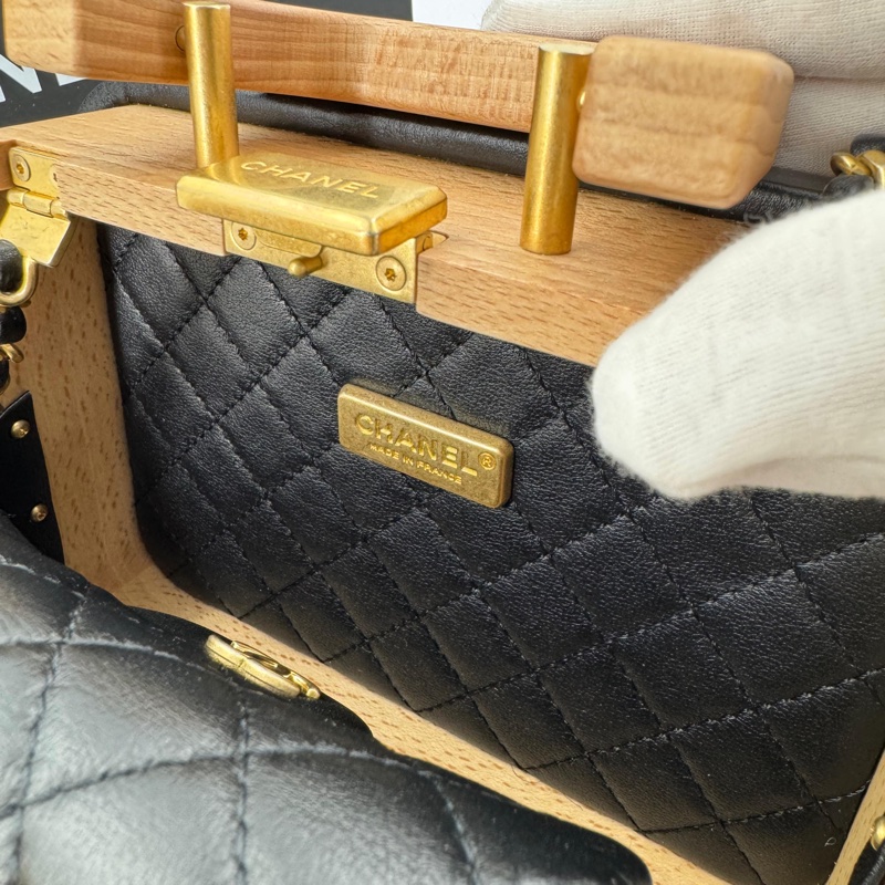 Chanel 22C Wood & Leather Beige and Black Vanity Case-12