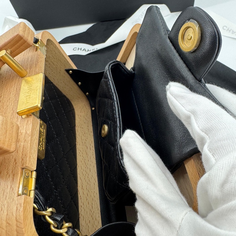 Chanel 22C Wood & Leather Beige and Black Vanity Case-13