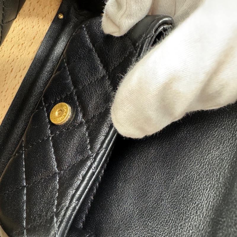 Chanel 22C Wood & Leather Beige and Black Vanity Case-14