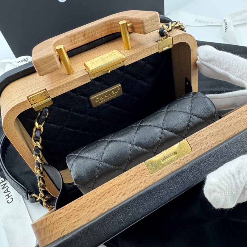 Chanel 22C Wood & Leather Beige and Black Vanity Case-15