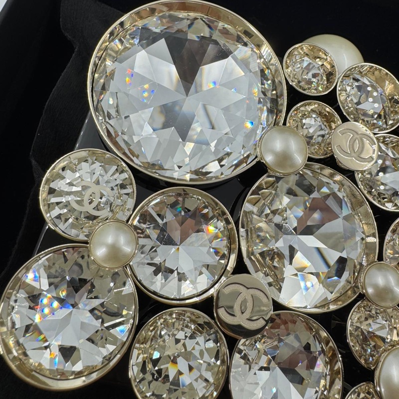 Chanel 2025/26 Plexi, Strass, Imitation Pearls & Gold-Tone Metal Black, Rhinestone & Golden Evening Bag-2