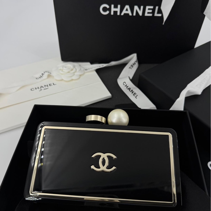 Chanel 2025/26 Plexi, Strass, Imitation Pearls & Gold-Tone Metal Black, Rhinestone & Golden Evening Bag-8