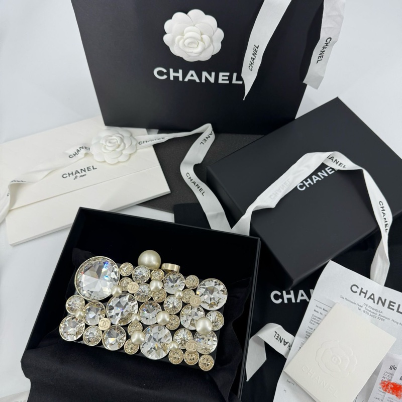 Chanel 2025/26 Plexi, Strass, Imitation Pearls & Gold-Tone Metal Black, Rhinestone & Golden Evening Bag-15