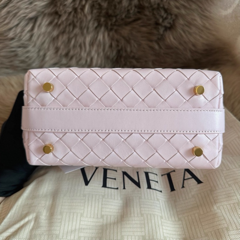 全新 BV 葆蝶家 Wallace 編織 牛皮革 手提包 水洗  尺寸：20x9x13-3