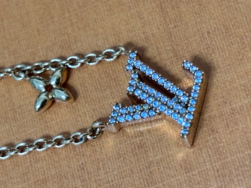 LV iconic項鍊 九成新-1