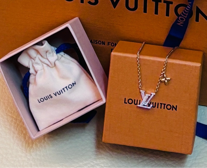 LV iconic項鍊 九成新-8