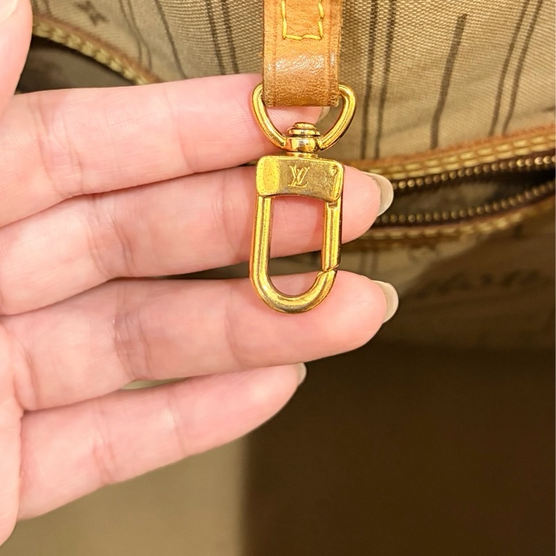 LOUIS VUITTON-11