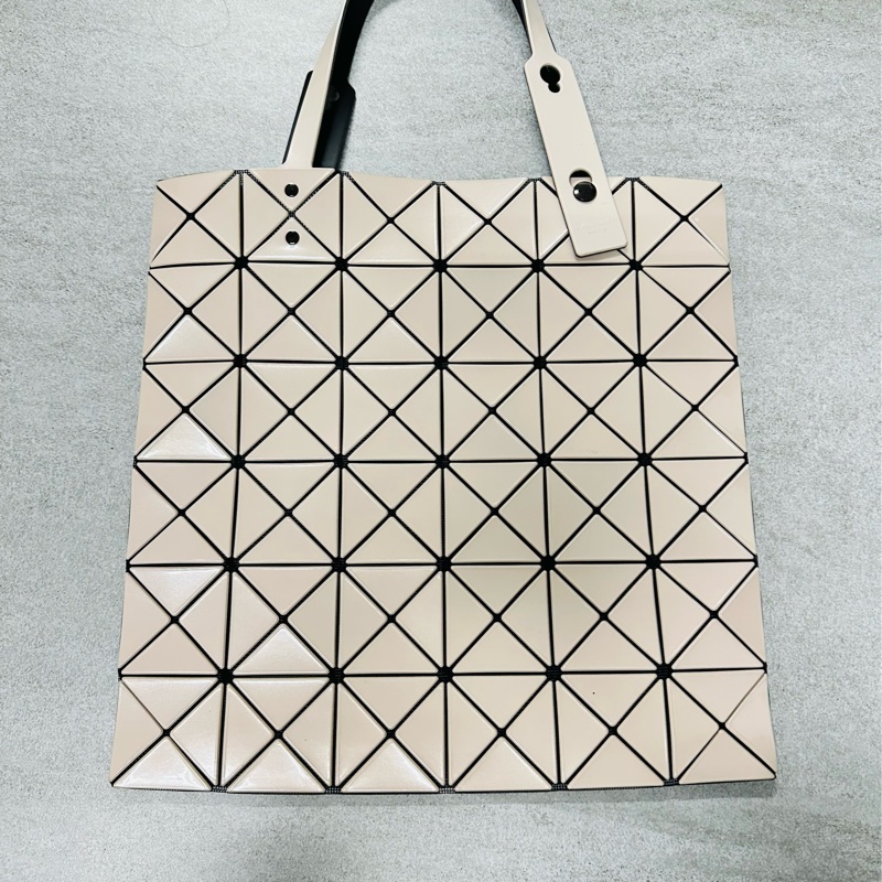ISSEY MIYAKE 三宅一生 BAOBAO 經典6x6 亮面淡褐粉手提包✨-5