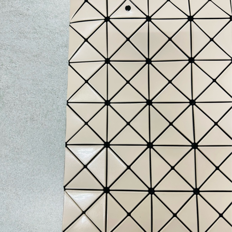 ISSEY MIYAKE 三宅一生 BAOBAO 經典6x6 亮面淡褐粉手提包✨-7