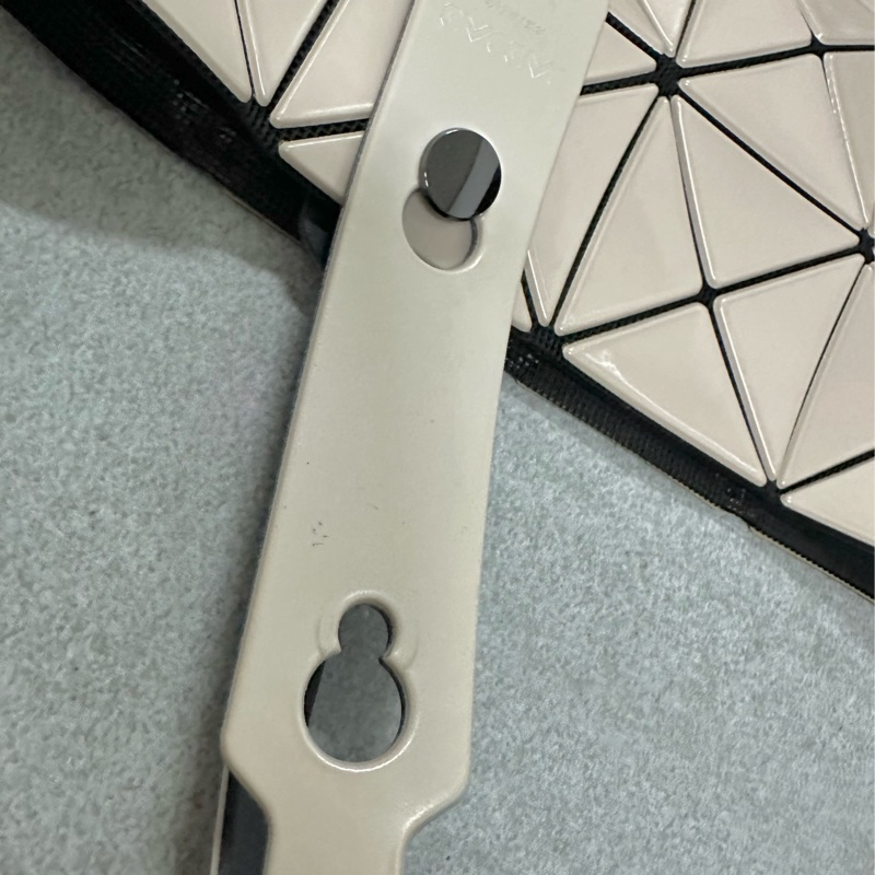 ISSEY MIYAKE 三宅一生 BAOBAO 經典6x6 亮面淡褐粉手提包✨-12