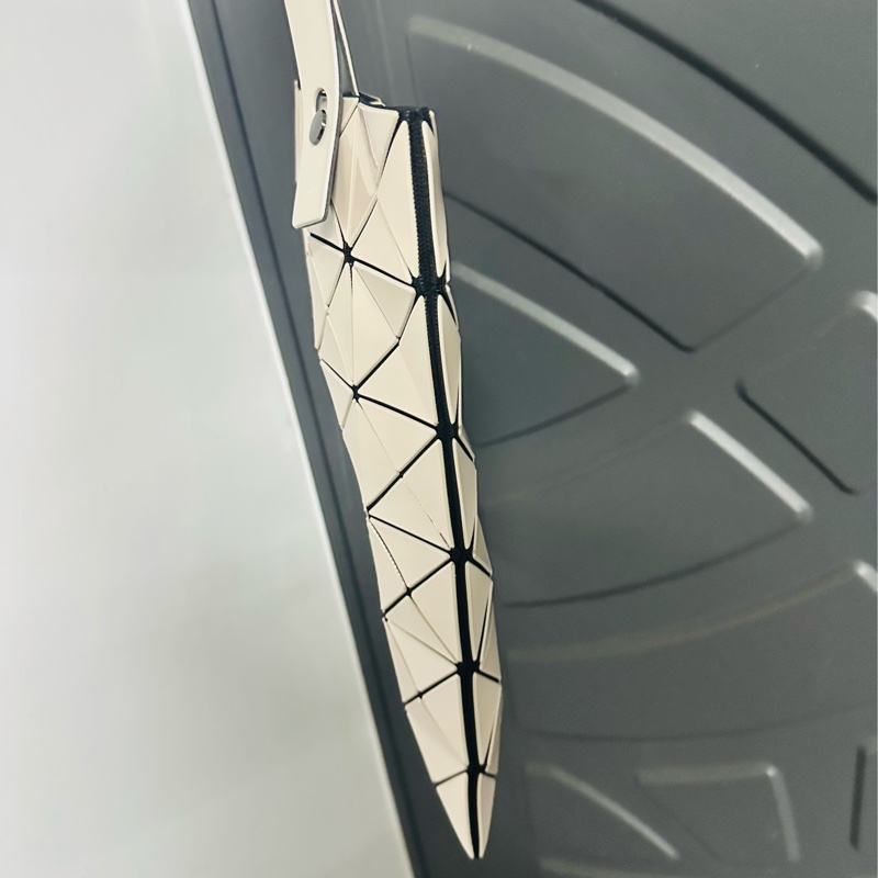 ISSEY MIYAKE 三宅一生 BAOBAO 經典6x6 亮面淡褐粉手提包✨-19