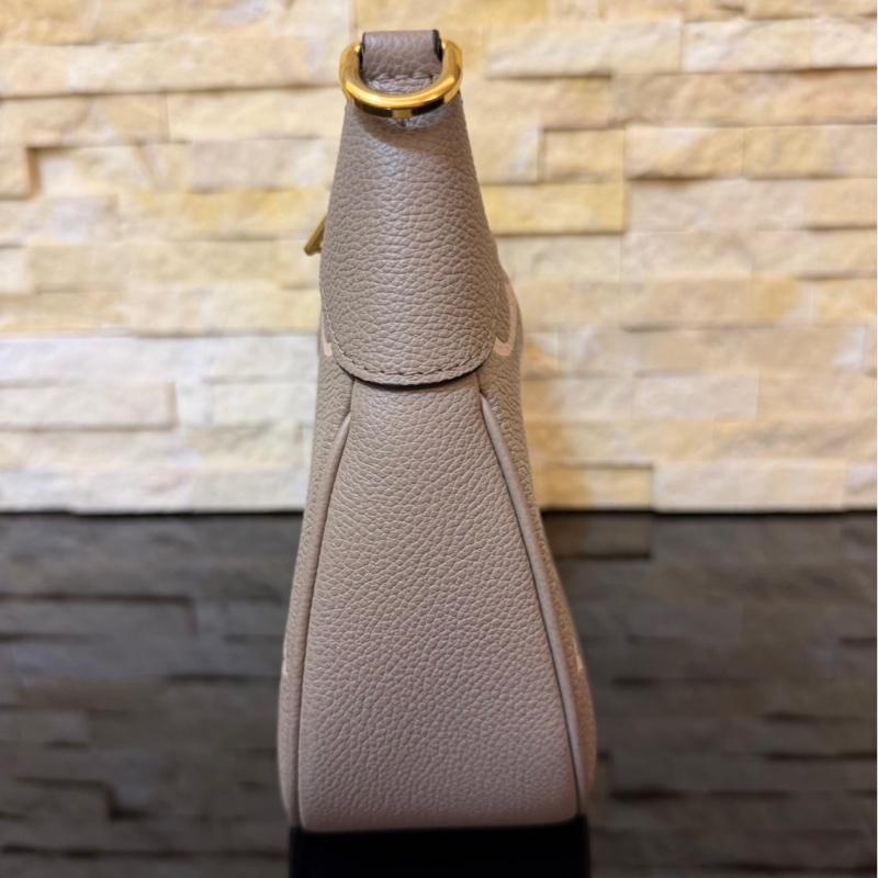 LV M46112 bagatelle大象灰壓花牛角包 手提包 斜背包-8