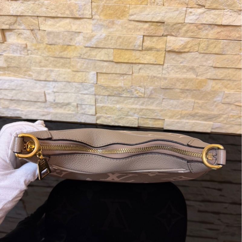 LV M46112 bagatelle大象灰壓花牛角包 手提包 斜背包-14