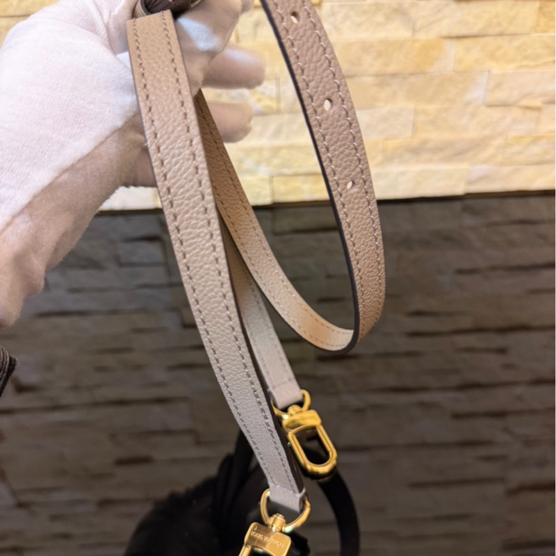 LV M46112 bagatelle大象灰壓花牛角包 手提包 斜背包-24