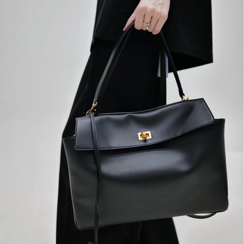 #大全配🈶台灣購證 #專櫃15萬 巴黎世家黑金Rodeo 33cm #超甜💰出清割愛-1