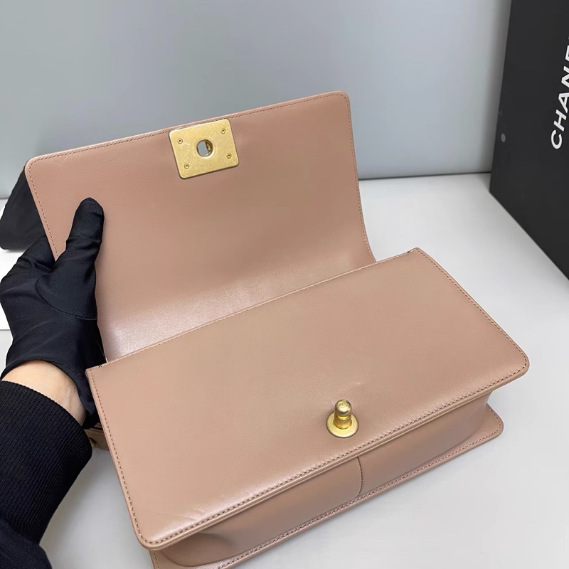 #大全配🈶購證 #閒置帶膜 香奈兒Leboy25中號 奶茶色金扣 #櫃上在售25萬多🔥-7