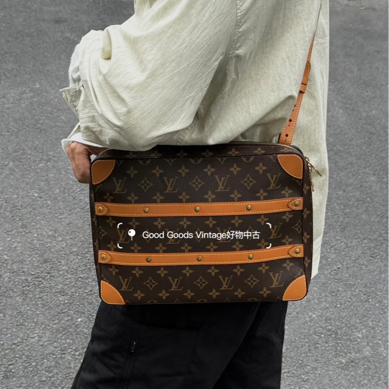 Lv M44754絕版限量老花soft trunk郵差包-1