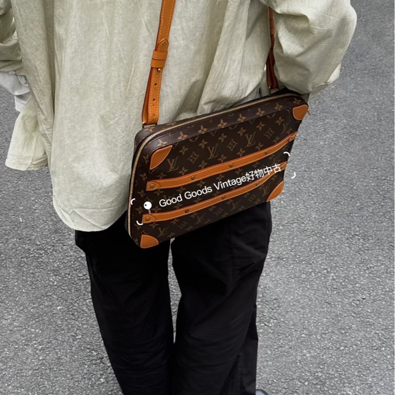 Lv M44754絕版限量老花soft trunk郵差包-2