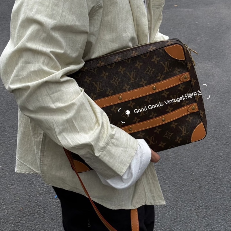 Lv M44754絕版限量老花soft trunk郵差包-3