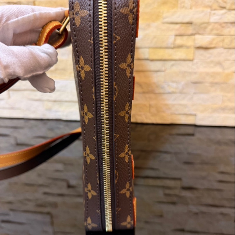 Lv M44754絕版限量老花soft trunk郵差包-6