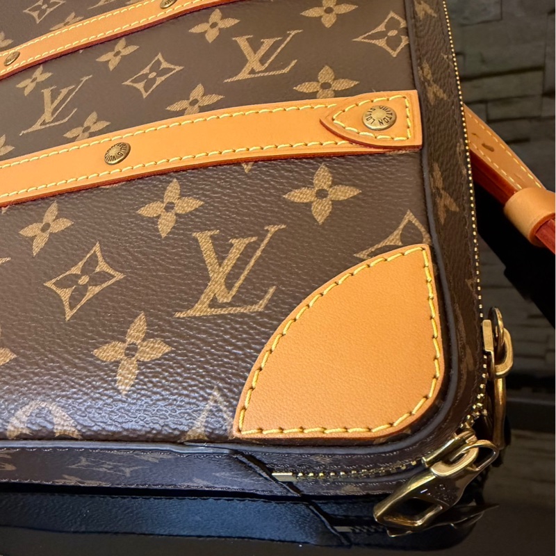 Lv M44754絕版限量老花soft trunk郵差包-8