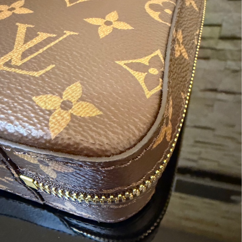 Lv M44754絕版限量老花soft trunk郵差包-10
