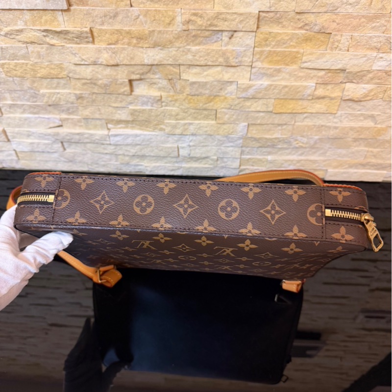 Lv M44754絕版限量老花soft trunk郵差包-16