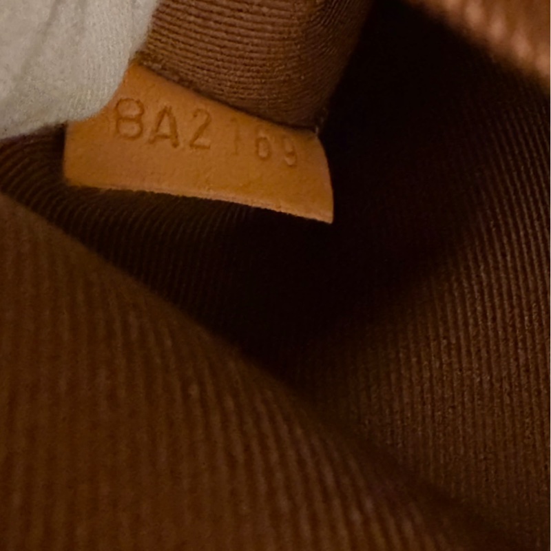 Lv M44754絕版限量老花soft trunk郵差包-23