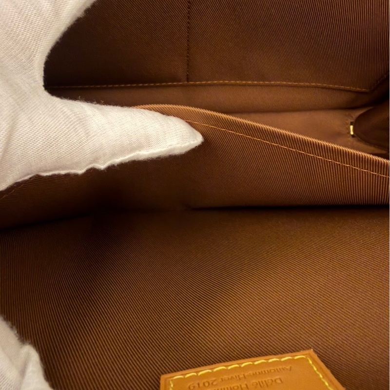 Lv M44754絕版限量老花soft trunk郵差包-28